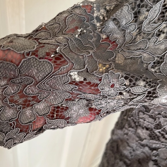 Gallery size large gray / taupe lace lined short sleeve  tee - Picture 8 of 14